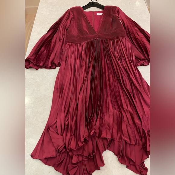 Mac Duggal Long Flare Sleeve Pleated Dress In Berry Size 14 - Picture 10 of 11